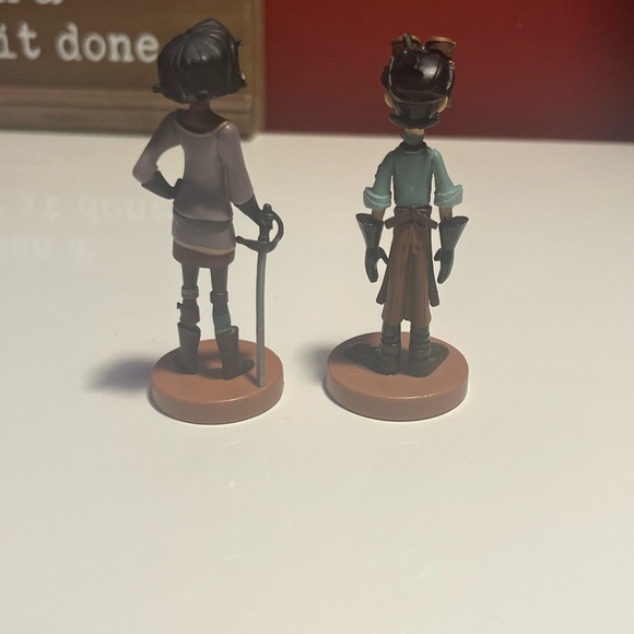 Disney Tangled the Series - Casandra , Varian tangled pvc figurine lot set of 2 - Picture 3 of 4